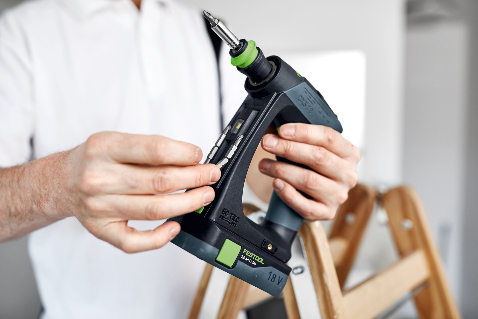 [Image of Uchwyt bitów wbudowany w obudowę wkrętarki Festool CXS 18]
