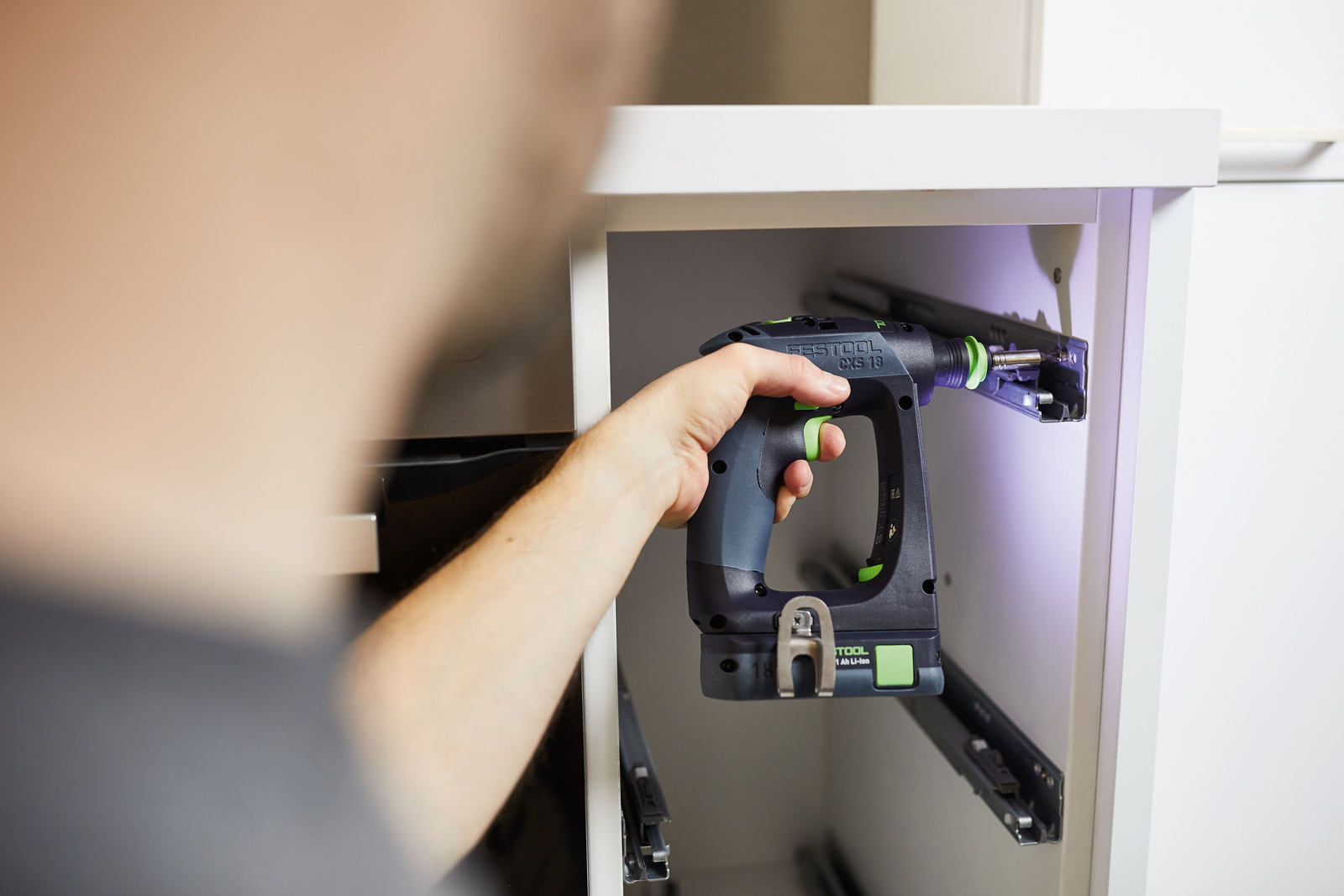 [Image of Festool CXS 18 kompaktowa w trudno dostępnych miejscach]