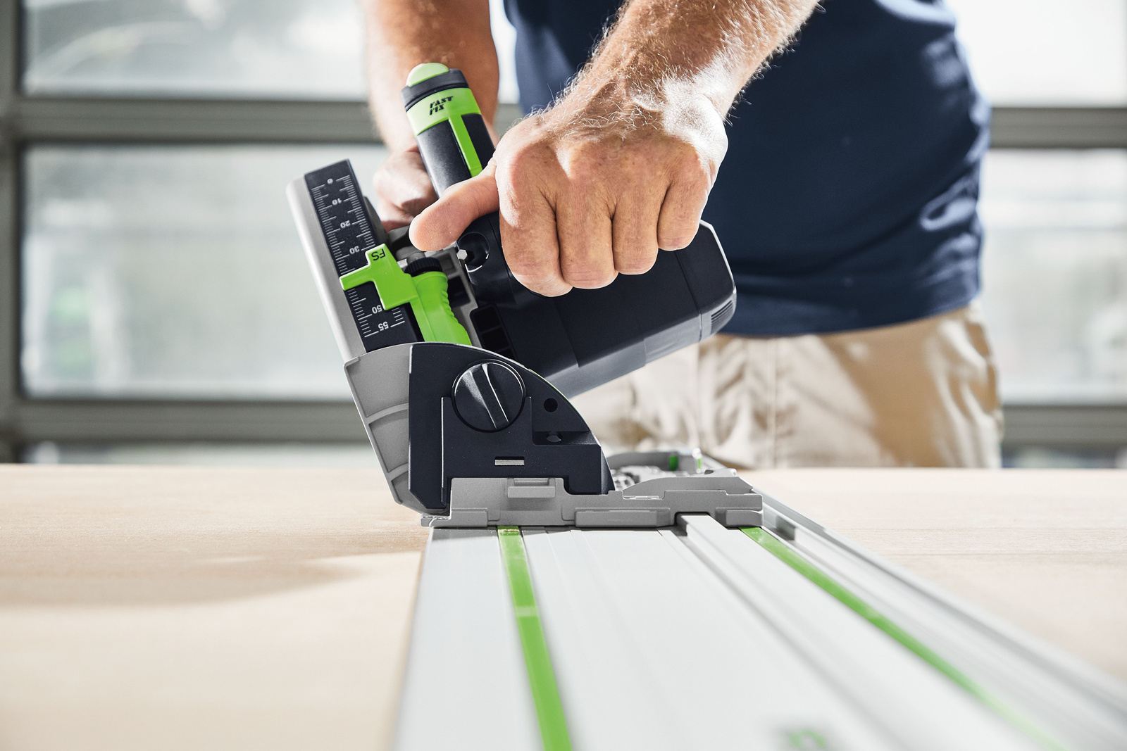 Cięcie na szynie pod kątem Festool TS 55